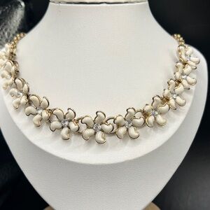 Vintage Thermoset Lucite Floral Necklace